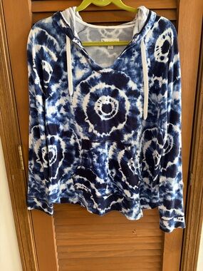 Koolaburra Navy and White Tie-Dye Hooded Pullover
